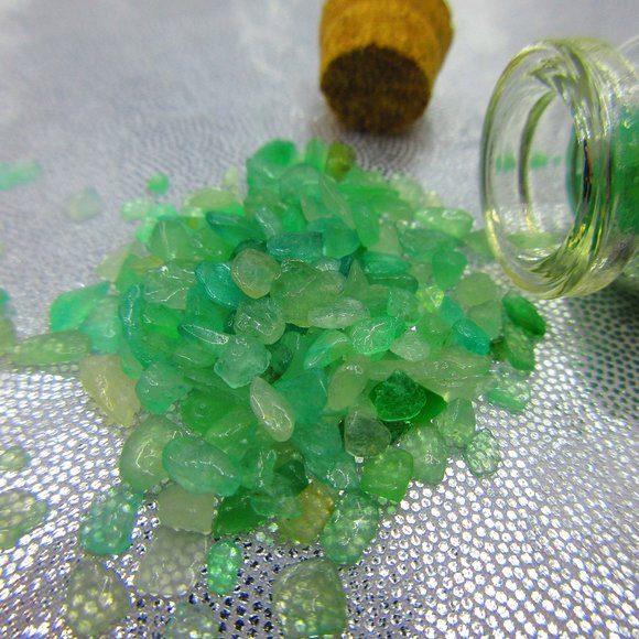Green Aventurine Gemstone Chips In A Bottle Embellishments Natural Semi Precious - Picture 1 of 3